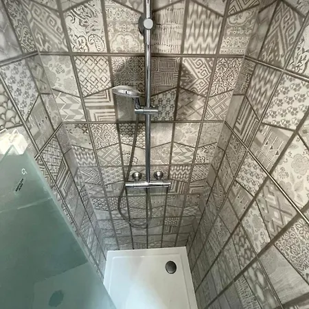 N6 - Petit Proche Du Centre *